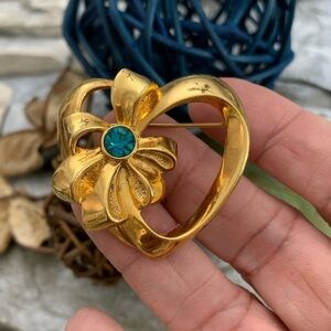 Vintage 1992 Avon May Simulated Emerald Pick Your Birthstone Heart Brooch Pin